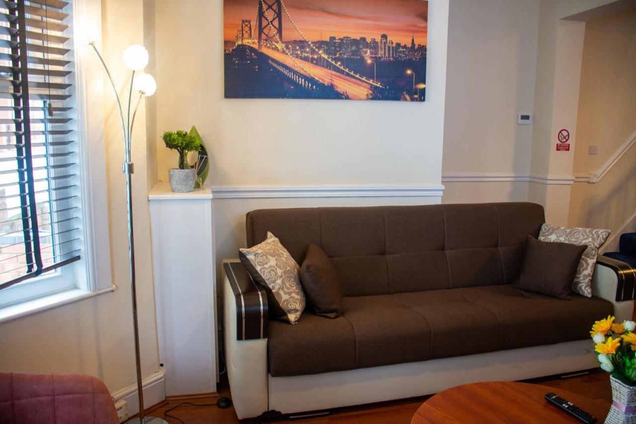 Royale Green View House- Free Parking, Wifi, Perfect For Contractors And Holiday 北安普敦 外观 照片